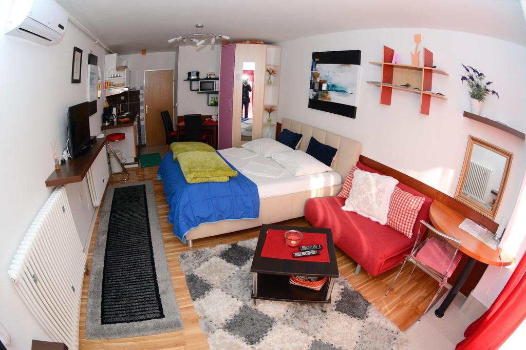 Apartments And Rooms Trsje Загреб Стая снимка