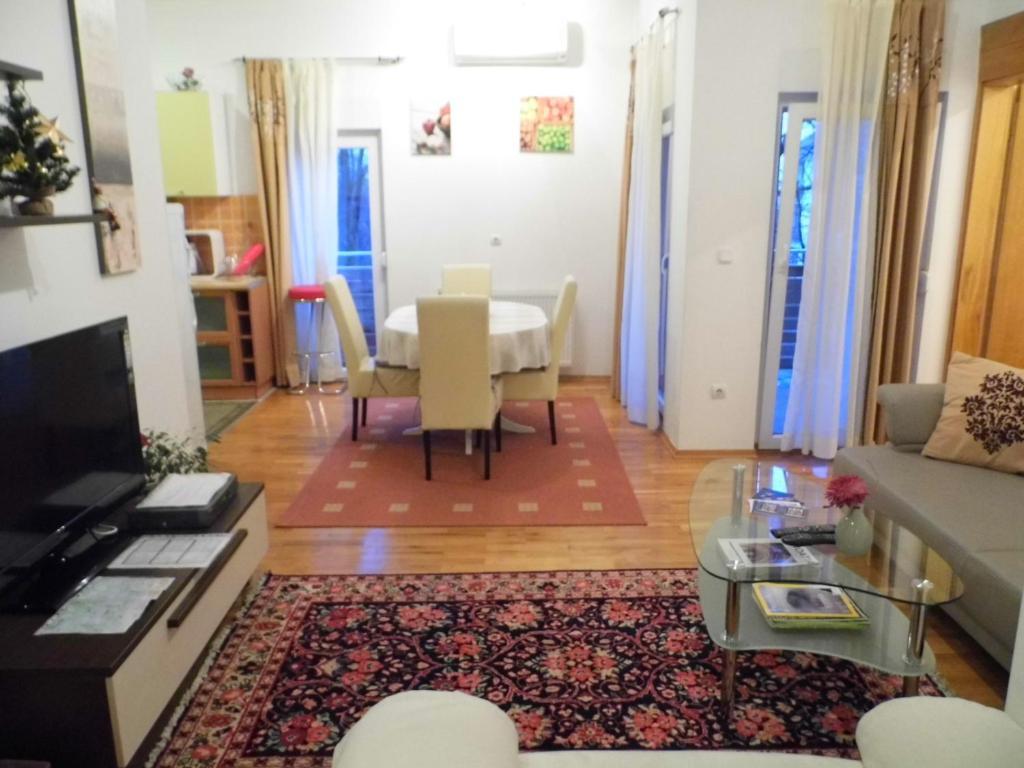Apartments And Rooms Trsje Загреб Екстериор снимка