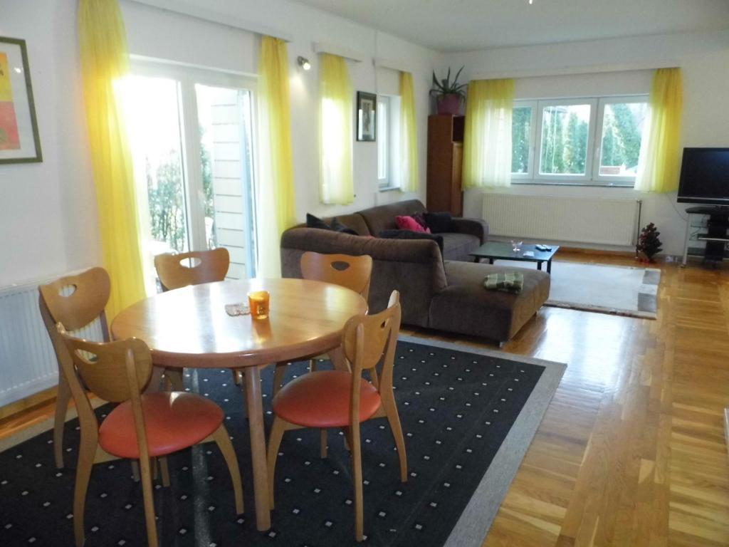 Apartments And Rooms Trsje Загреб Екстериор снимка