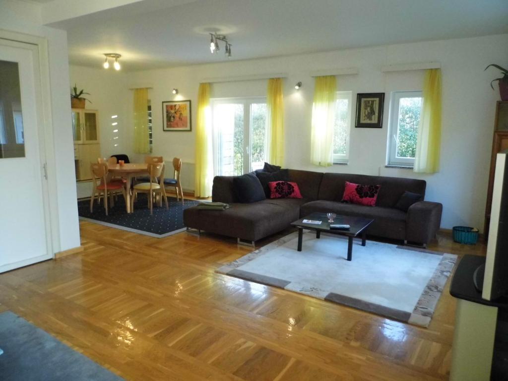 Apartments And Rooms Trsje Загреб Екстериор снимка