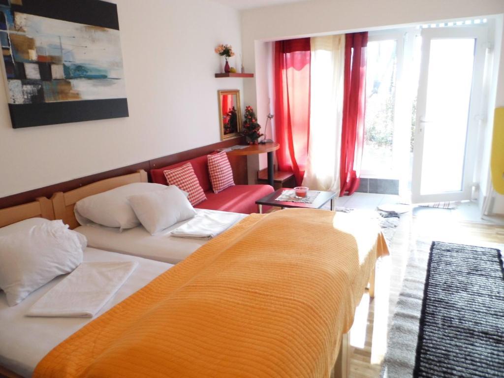 Apartments And Rooms Trsje Загреб Екстериор снимка